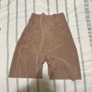 SKIMS Sheer Sculpt Low Back Short